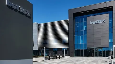 詹姆斯28分13助领湖人连胜，快船败北；小卡21分祖巴茨出色发挥