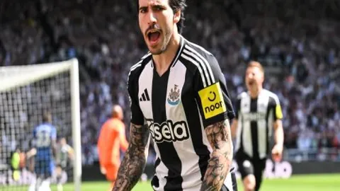 “周五012英足总杯焦点战：维拉对阵西汉姆前瞻与预测解读”