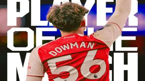 霍福德半场揽获13分，内线外线结合，高效输出得分与篮板。